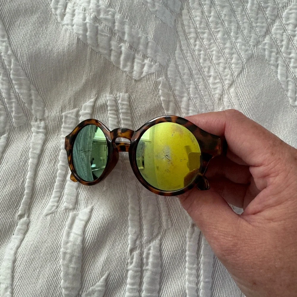 Mirrored sunglasses